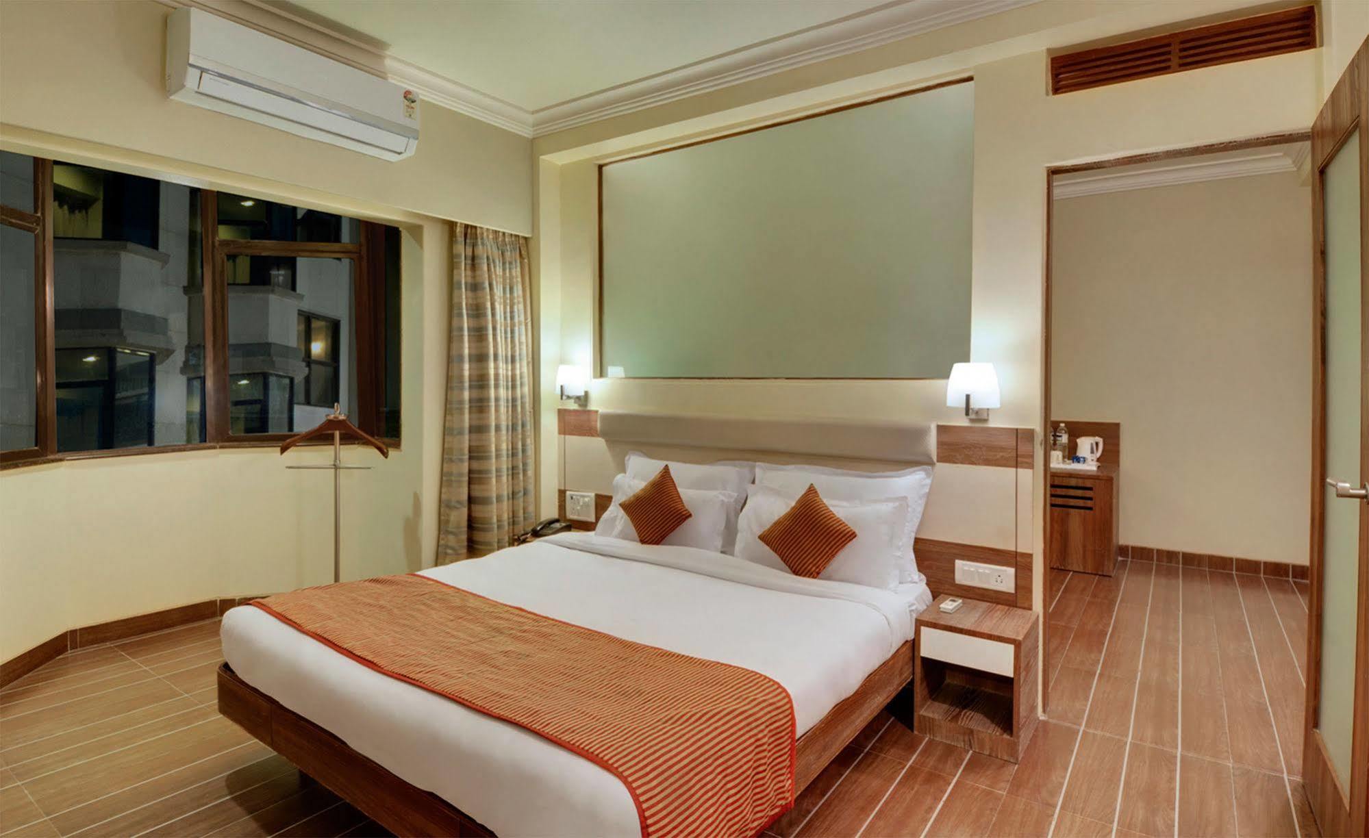 Daiwik Hotels Shirdi Luaran gambar