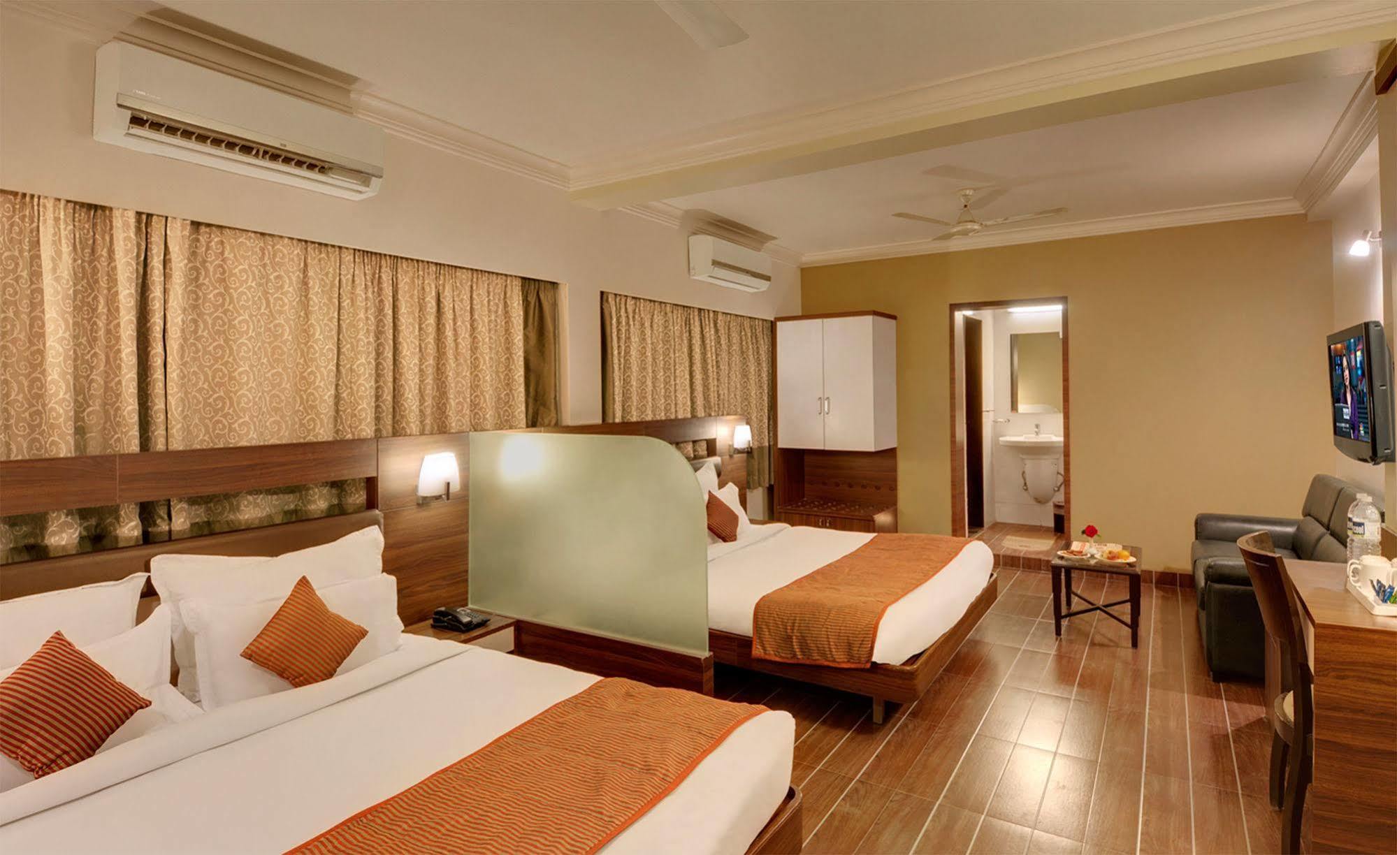 Daiwik Hotels Shirdi Luaran gambar